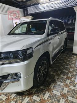 تۆیۆتا لاند کروزەر